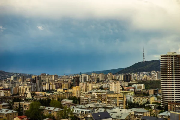 Dramatyczne Niebo Nad Centrum Tbilisi Stolicy Gruzji — Zdjęcie stockowe