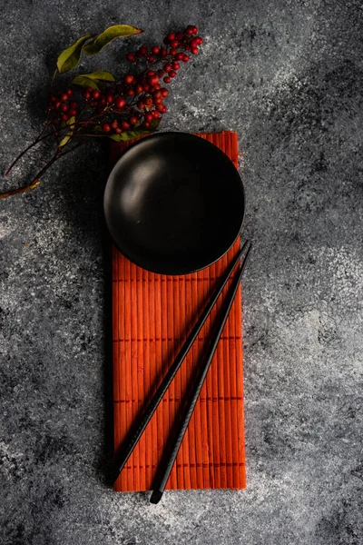 Cadre Table Asiatique Avec Baguettes Bois Bols Céramique Sur Fond — Photo