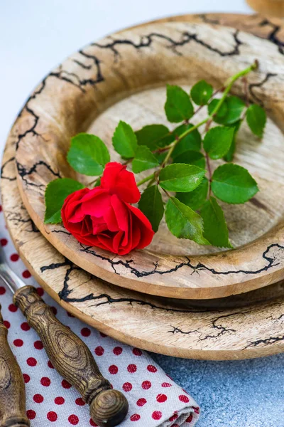 Table Setting Fresh Red Rose Flower Vintage Wooden Plates Stone — Stock Photo, Image