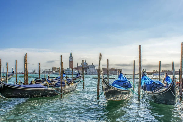 Un barco típico de Venecia — Foto de Stock