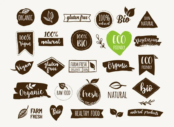 Bio, Ecología, logos e iconos orgánicos, etiquetas, etiquetas. Dibujado a mano bio insignias de alimentos saludables, conjunto de crudo, vegetariano, signos de alimentos saludables, orgánico y elementos establecidos — Archivo Imágenes Vectoriales