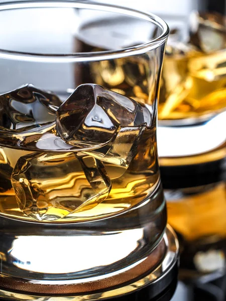 Whisky sulle rocce — Foto Stock