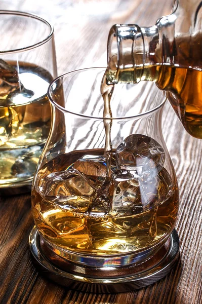 Pouring whisky in a glass — Stock Photo, Image