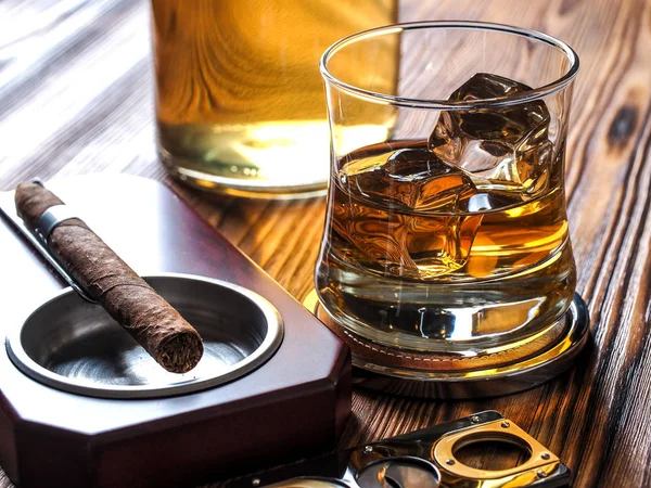 Whisky a doutníky — Stock fotografie