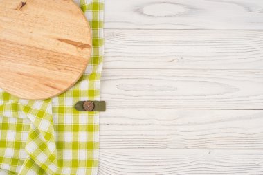 Yönetim Kurulu eski ahşap masa mutfak peçeteyi kesim. 