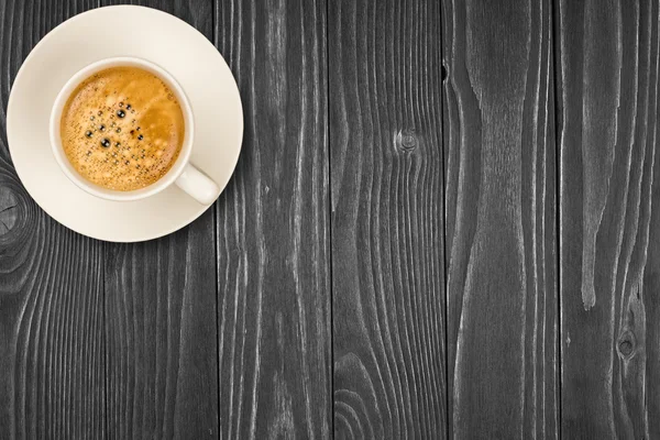 Taza de café clásico en una mesa de madera —  Fotos de Stock
