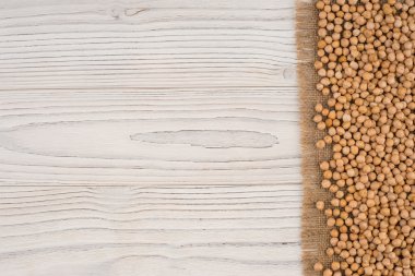 Nohut Sivas'tan Tarih ve eski Beyaz ahşap masa.