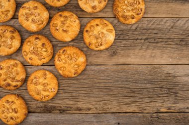 Eski ahşap masa fıstıkla ile tanımlama. 