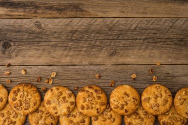 Eski ahşap masa fıstıkla ile tanımlama. 