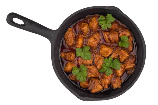 Tavada et güveç. (Gulaş) izole beyaz arka plan üzerinde. 