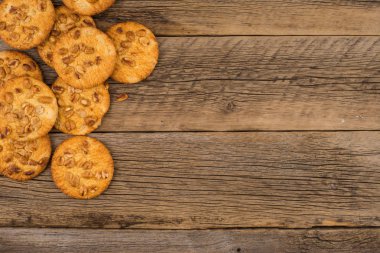 Eski ahşap masa fıstıkla ile tanımlama. 