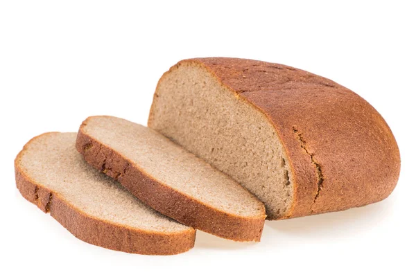 Rolo de pão de centeio fatiado fresco isolado no recorte de fundo branco . — Fotografia de Stock