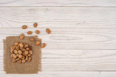 Eski ahşap masa fasulye. Arka plan, boş te