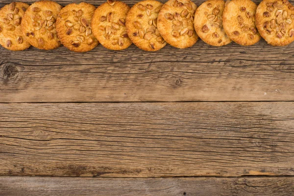 Eski ahşap masa fıstıkla ile tanımlama. 