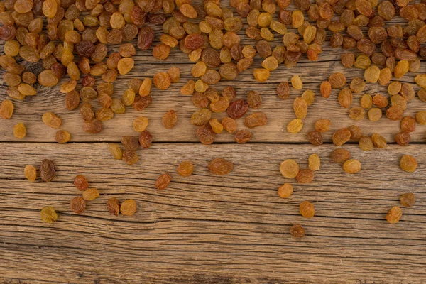 Raisins  on the old wooden table. — Stock Photo, Image