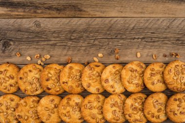 Eski ahşap masa fıstıkla ile tanımlama. 