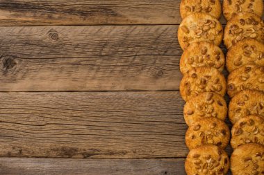 Eski ahşap masa fıstıkla ile tanımlama. 