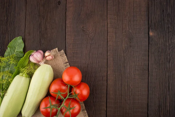 Ripe vegetables on an old wooden table. — Stock Photo, Image
