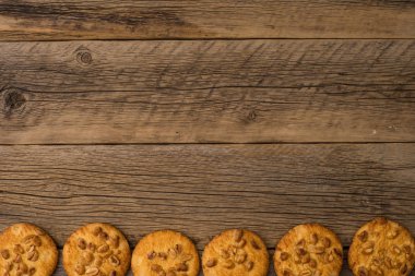 Eski ahşap masa fıstıkla ile tanımlama. 