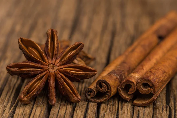 Star anise and cinnamon on old wooden table. — Stock Photo, Image