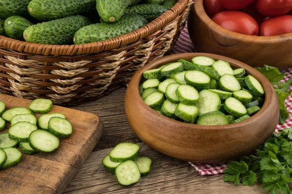 Ripe vegetables on an old wooden table. — Stock Photo, Image