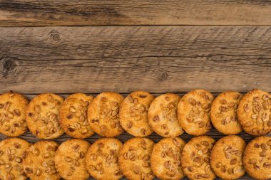 Eski ahşap masa fıstıkla ile tanımlama. 