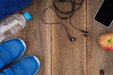 Spor ayakkabı ve Spor donatımı.