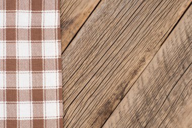 Kopya alanı ile ahşap arka plan üzerinde masa örtüsü. 