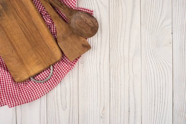 Yönetim Kurulu ve bir kaşık, spatula eski wo mutfak peçeteyi kesim