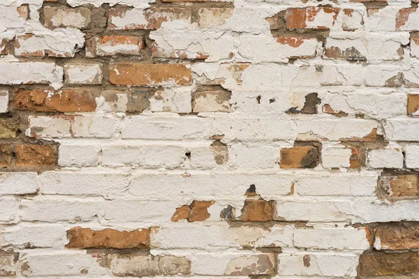 老旧的带剥落石膏的脏砖墙的背景, — 图库照片