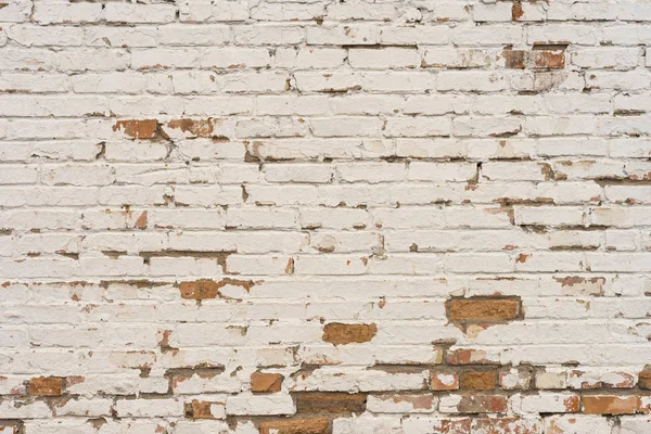 老旧的带剥落石膏的脏砖墙的背景, — 图库照片