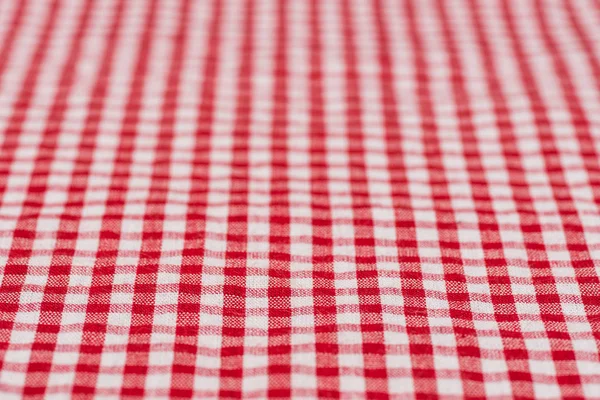 Checkered tablecloth kitchen selective focus. the white and red — Stock Photo, Image