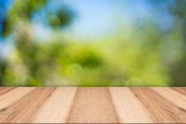 Fotoğraf montaj ve yeşil renk o yeri olan ahşap masa