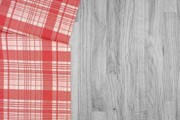 The checkered tablecloth on wooden table — Stock Photo, Image