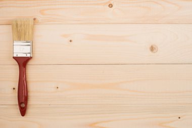 Ahşap doku ve boya fırçası. Ev işi arka plan.