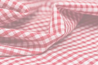 Damalı masa örtüsü mutfak seçici odak. 