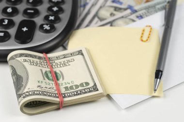 Finansal açıklamalar. Hesap makinesi, finansal tablolarda dolar.