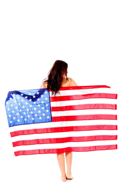 Krásná brunetka žena zabalená do americké vlajky. — Stock fotografie