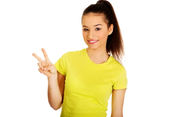 Young woman showing victory sign. — Stock Photo, Image