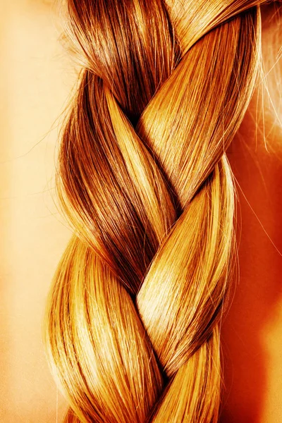 Braid Hairstyle. Blond dlouhé vlasy zblízka. — Stock fotografie