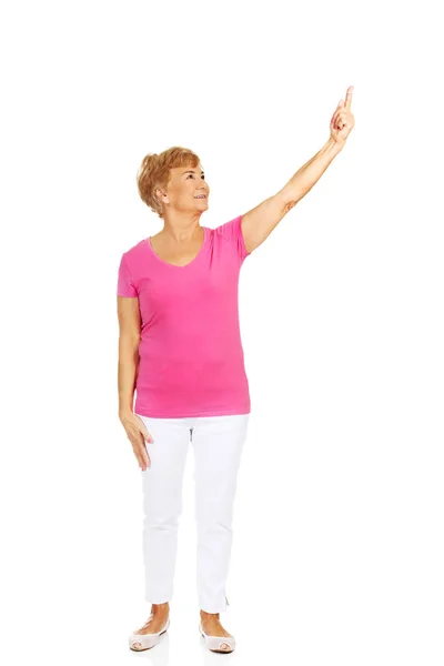 Smile elderly woman pointing for copyspace or something — Stock Photo, Image