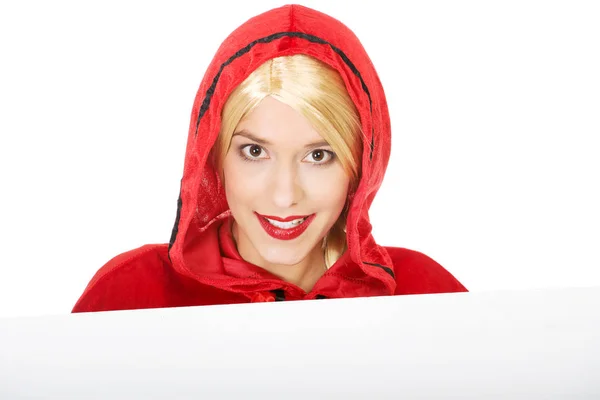 Vrouw als een Little Red Riding Hood. — Stockfoto