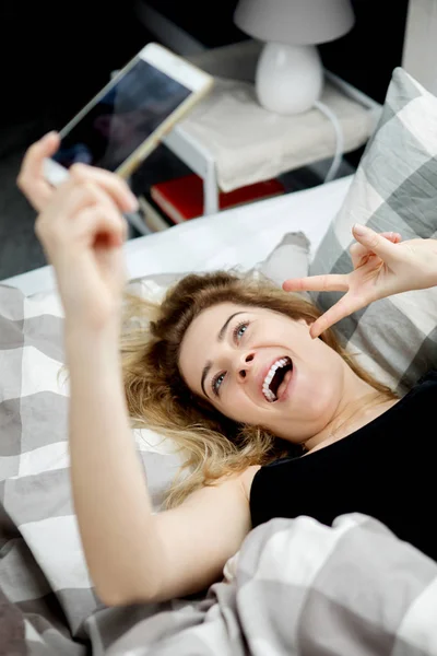 Selfie in the bed — Stock Photo, Image