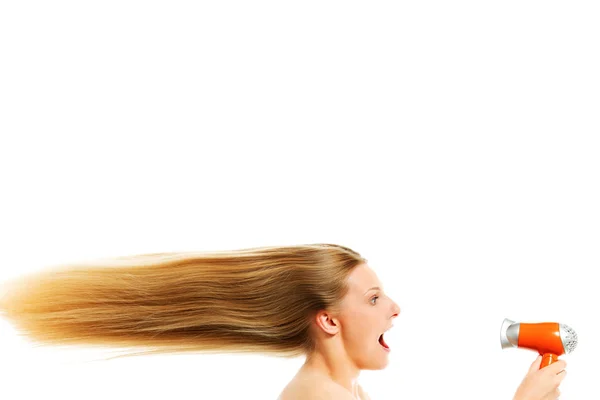 Jovem secagem do cabelo feminino, isolado em branco — Fotografia de Stock