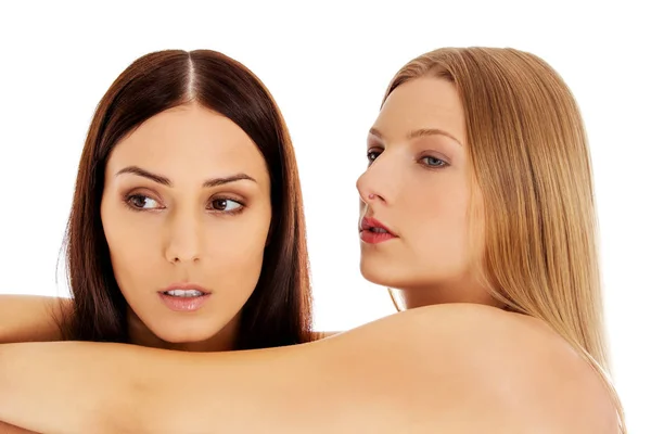 Retrato de belleza de dos hermosas mujeres jóvenes, estudio blanco — Foto de Stock