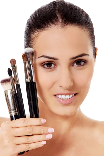 Beauty woman with makeup brushes in natural make-up — Stock Photo, Image