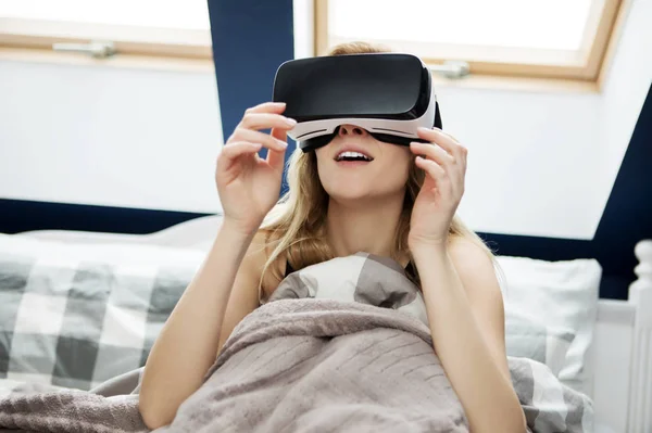 Woman with glasses of virtual reality. — Stock Photo, Image