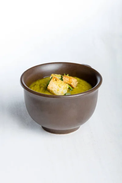 Sopa de abóbora verde com salsa e croutons — Fotografia de Stock