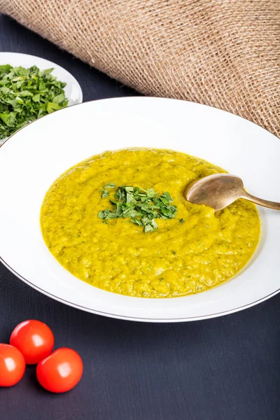 Sopa de abóbora verde com salsa — Fotografia de Stock