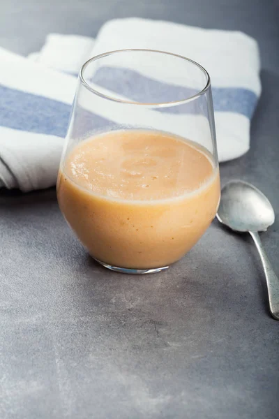 Copo de batido de frutas frescas — Fotografia de Stock